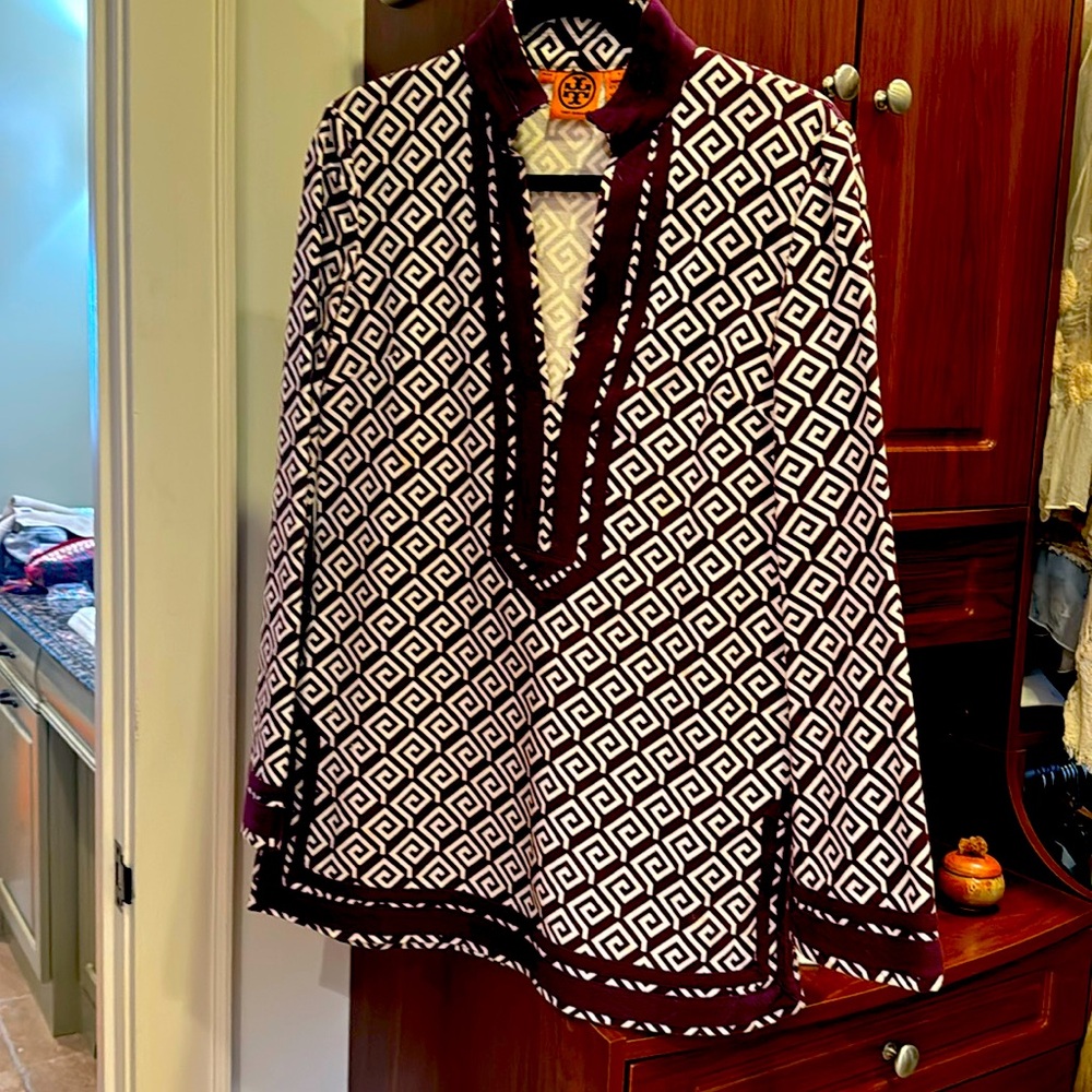 Size 4 preowned but worn in once. Tory Burch at her best size 4.